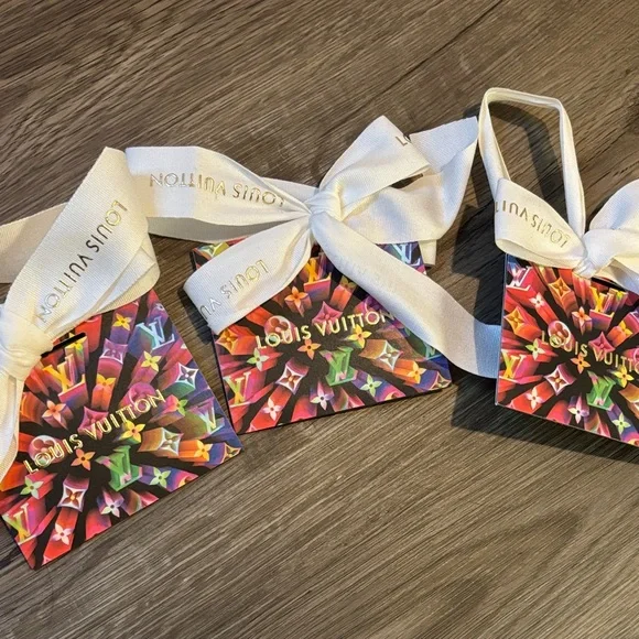 Louis Vuitton Orange Boxes with White Ribbons - Picture 3 of 6